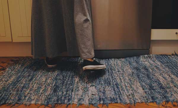 How-to-keep-area-rugs-from-slipping-on-hardwood-floors-2