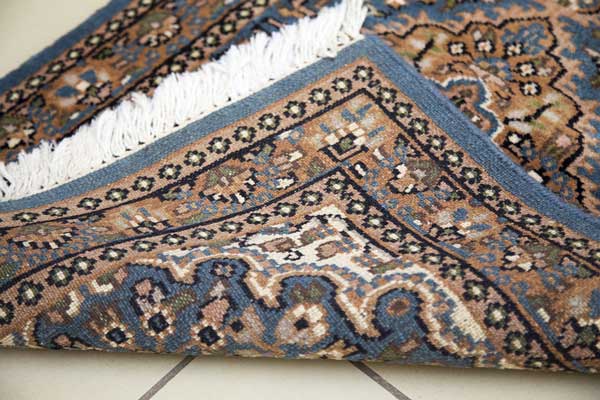 How-to-secure-area-rug-on-top-of-the-carpet