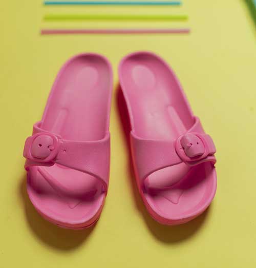 NON-SLIP-BATHROOM-SLIPPERS-FOR-ELDERLY